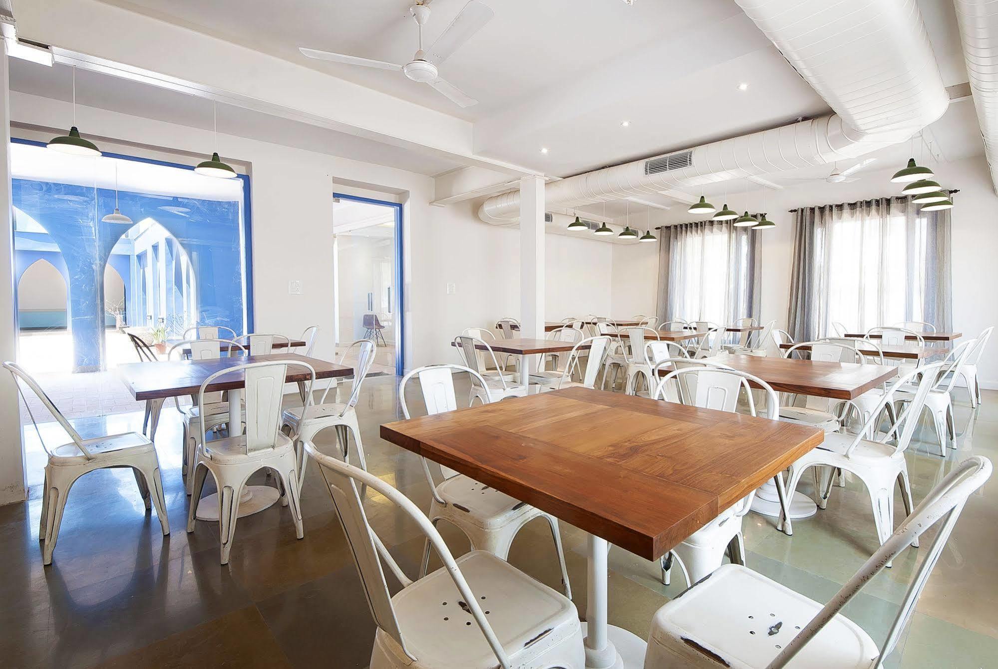 Bloom Boutique l Signature Towers Gurgaon Extérieur photo